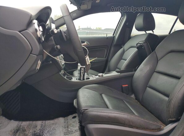 WDCTG4GB8LJ665132 2020 MERCEDES-BENZ GLA Черный Вид салона спереди