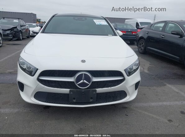 WDD3G4EB3KW001479 2019 MERCEDES-BENZ A 220 Белый Вид щитка приборов