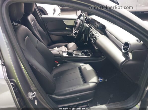 WDD3G4EB4KW033292 2019 MERCEDES-BENZ A 220 Silver Widok wnętrza z przodu