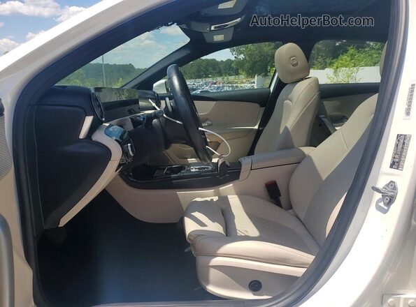 WDD3G4EB5KW025122 2019 MERCEDES-BENZ A Белый Вид салона спереди