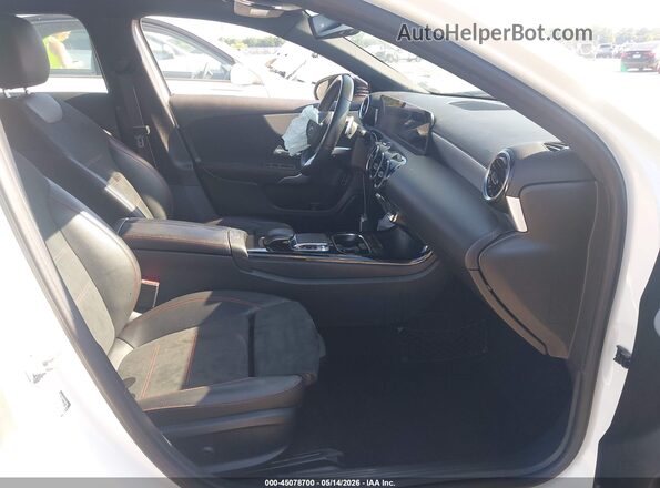 WDD3G4EB5KW027341 2019 MERCEDES-BENZ A 220 White Вид салону спереду