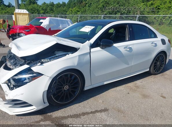 WDD3G4EB5KW027341 2019 MERCEDES-BENZ A 220 White Панорамний вид салону 360°