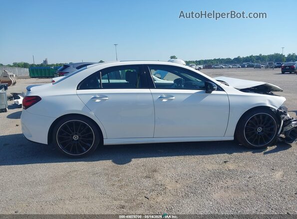 WDD3G4EB5KW027341 2019 MERCEDES-BENZ A 220 White Вид задньої частини салону