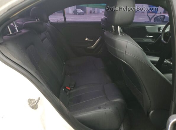WDD3G4EB7KW000724 2019 MERCEDES-BENZ A White Vista de los asientos traseros
