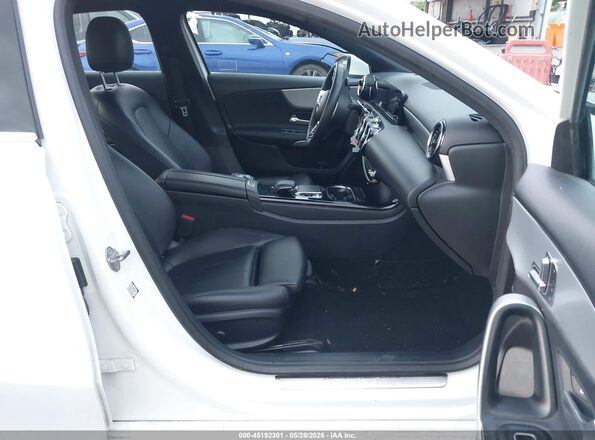WDD3G4EB9KW034728 2019 MERCEDES-BENZ A 220 White Vista interior delantera