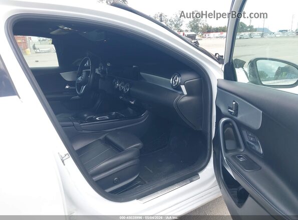 WDD3G4EBXKW006937 2019 MERCEDES-BENZ A 220 White Вид салону спереду