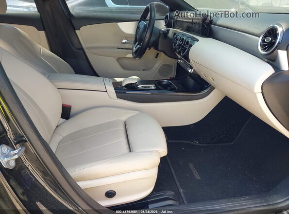 WDD3G4FB0KW019548 2019 MERCEDES-BENZ A 220 Black Widok wnętrza z przodu