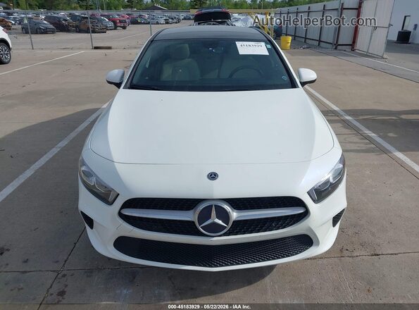 WDD3G4FB0KW024863 2019 MERCEDES-BENZ A 220 White Vista del cuadro de instrumentos
