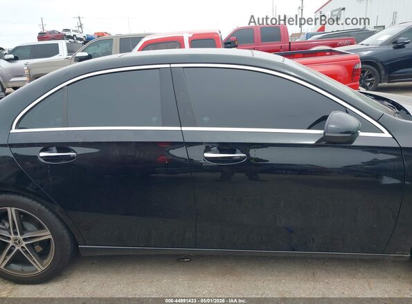 WDD3G4FB5KW035454 2019 MERCEDES-BENZ A 220 Black Панорамний вид салону 360°