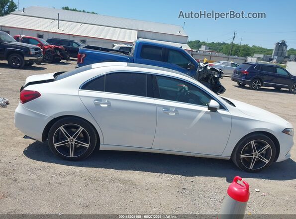 WDD3G4FB6KW026441 2019 MERCEDES-BENZ A 220 Белый Панорамный вид салона 360°