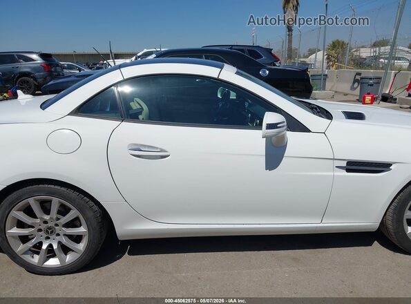 WDDPK3JA1JF155470 2018 MERCEDES-BENZ SLC 300 White 
