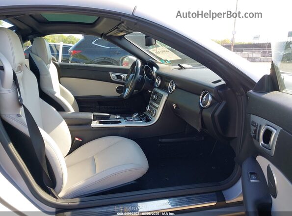 WDDPK3JA8GF122488 2016 MERCEDES-BENZ SLK 300 Серебряный Вид салона спереди