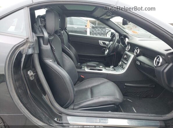 WDDPK3JAXGF123366 2016 MERCEDES-BENZ SLK 300 Черный Вид салона спереди
