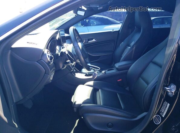 WDDSJ4EB0JN639822 2018 MERCEDES-BENZ CLA-CLASS Black Vista interior delantera