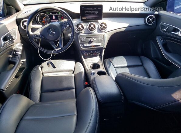 WDDSJ4EB0JN639822 2018 MERCEDES-BENZ CLA-CLASS Black Vista del salpicadero