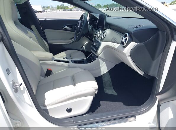 WDDSJ4EB1JN664132 2018 MERCEDES-BENZ CLA 250 White Vista interior delantera