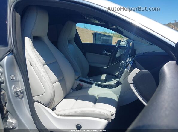 WDDSJ4EB2JN611259 2018 MERCEDES-BENZ CLA 250 Silver Սալոնի դիմացի տեսք