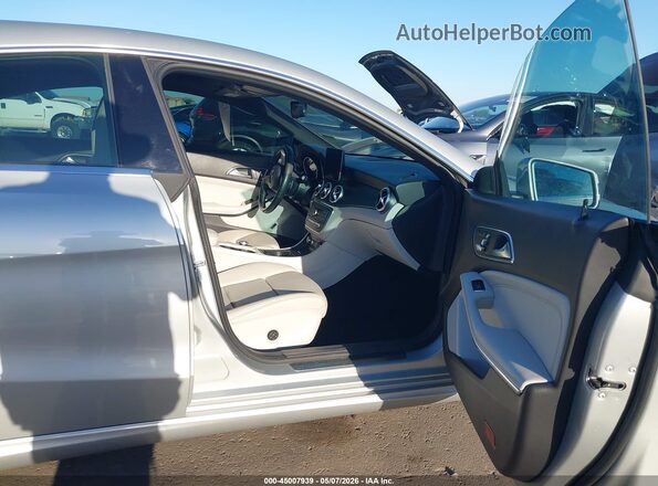 WDDSJ4EB5JN592898 2018 MERCEDES-BENZ CLA 250 Silver Սալոնի դիմացի տեսք