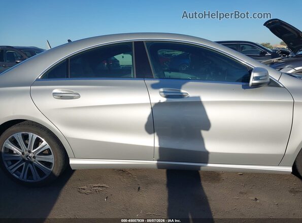 WDDSJ4EB5JN592898 2018 MERCEDES-BENZ CLA 250 Silver Սալոնի 360 աստիճան տեսք