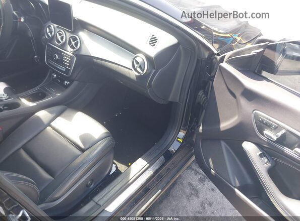 WDDSJ4EB8HN467243 2017 MERCEDES-BENZ CLA 250 Black Widok wnętrza z przodu