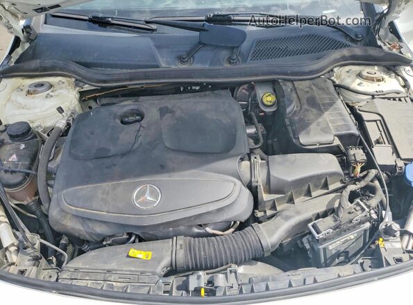WDDSJ4EB8JN581796 2018 MERCEDES-BENZ CLA-CLASS White Вид задньої частини салону