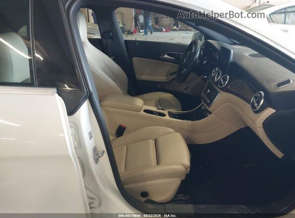 WDDSJ4EB8JN594693 2018 MERCEDES-BENZ CLA 250 White Front interior view