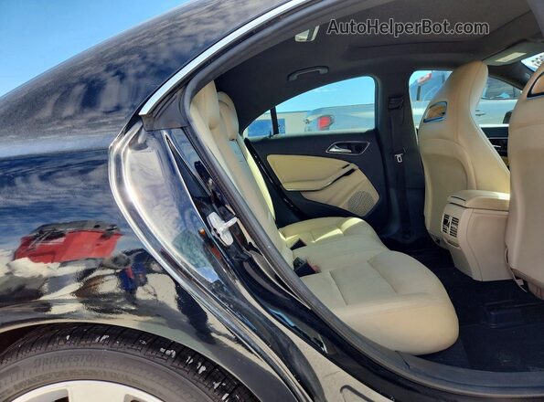 WDDSJ4EBXHN437371 2017 MERCEDES-BENZ CLA-CLASS Black Հետևի նստատեղերի տեսք