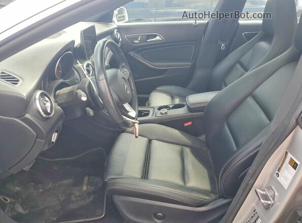 WDDSJ4GB1KN720469 2019 MERCEDES-BENZ CLA-CLASS Silver Вид салону спереду