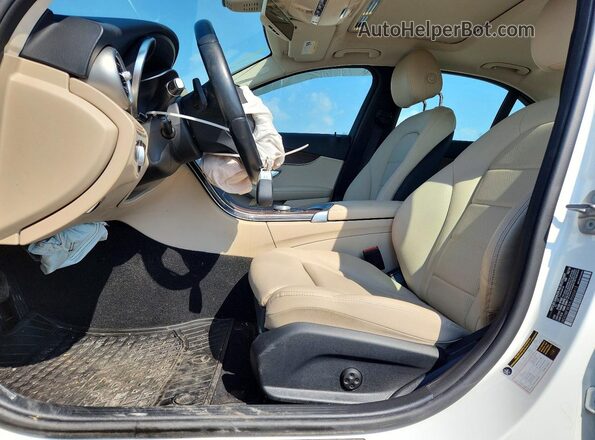 WDDWF8EB9LR555813 2020 MERCEDES-BENZ C White Vista interior delantera
