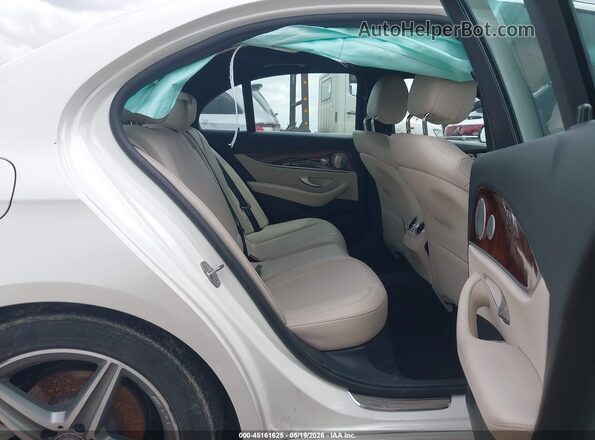 WDDZF4JB1HA041018 2017 MERCEDES-BENZ E-CLASS White Widok naklejki z numerem VIN