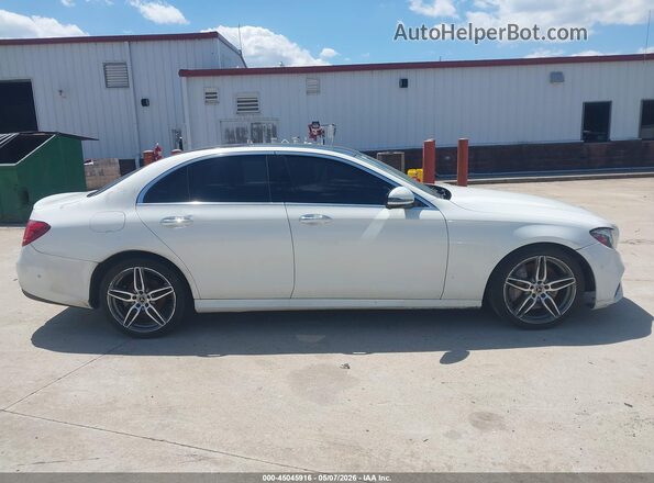WDDZF4JB5JA470877 2018 MERCEDES-BENZ E-CLASS Белый Вид задней части салона