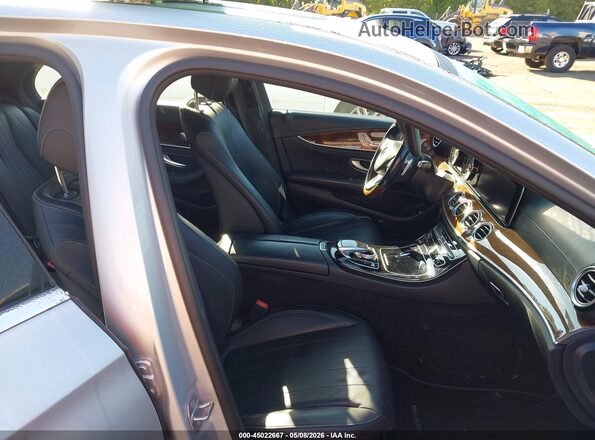 WDDZF4KB1HA164915 2017 MERCEDES-BENZ E-CLASS Серебряный Вид салона спереди