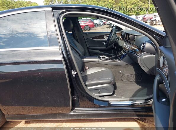 WDDZF4KB1JA296451 2018 MERCEDES-BENZ E-CLASS Черный Вид салона спереди