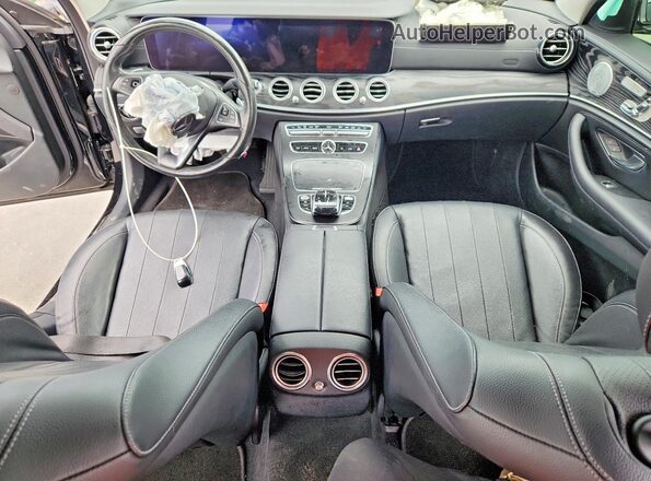WDDZF4KB1JA302653 2018 MERCEDES-BENZ E Black Vista del salpicadero