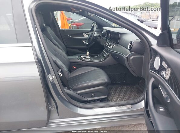 WDDZF4KB1JA378969 2018 MERCEDES-BENZ E-CLASS Серый Вид салона спереди