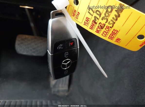 WDDZF4KB4HA030254 2017 MERCEDES-BENZ E-CLASS Gray Dashboard view