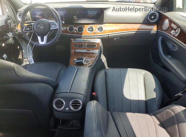 WDDZF8DB2LA716175 2020 MERCEDES-BENZ E White Vista del salpicadero