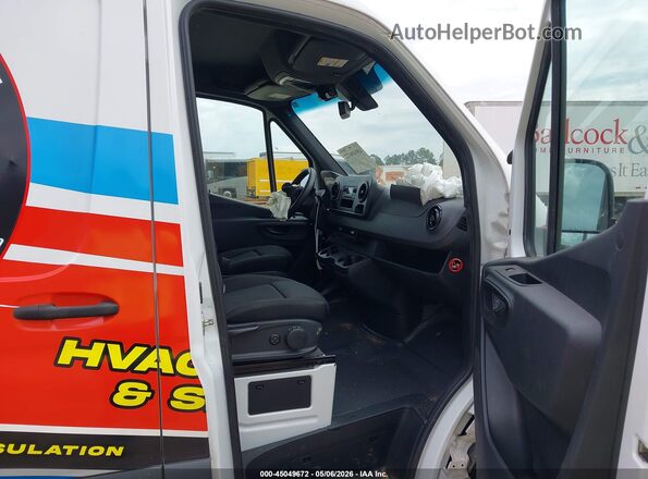 WDRPF0CDXKP163728 2019 FREIGHTLINER SPRINTER 2500 White Front interior view