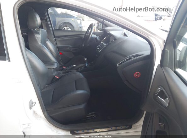 WF0DP3TH8G4114683 2016 FORD FOCUS RS Белый Вид салона спереди
