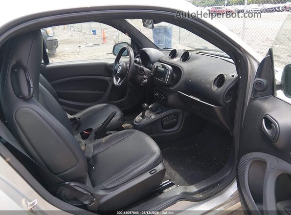 WMEFJ5DA0GK142386 2016 SMART FORTWO White Widok wnętrza z przodu