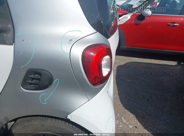 WMEFJ5DA0GK142386 2016 SMART FORTWO White Widok wnętrza z tyłu