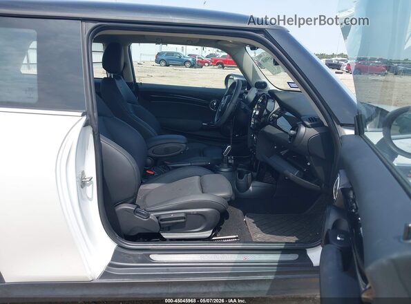 WMW53DH04R2V00931 2024 MINI HARDTOP Белый Вид салона спереди