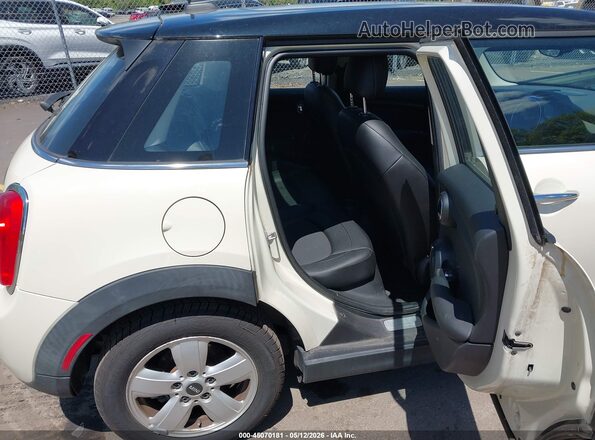 WMWXU1C52J2F80924 2018 MINI HARDTOP White Widok naklejki z numerem VIN