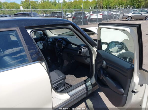 WMWXU1C52J2F80924 2018 MINI HARDTOP White Widok wnętrza z przodu