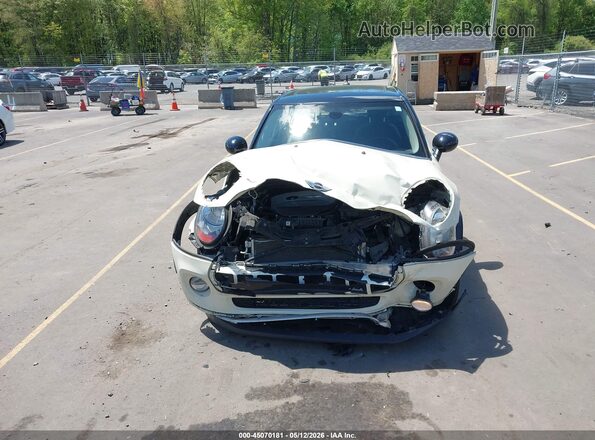 WMWXU1C52J2F80924 2018 MINI HARDTOP White Widok z przodu