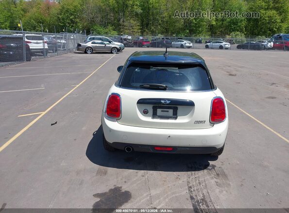 WMWXU1C52J2F80924 2018 MINI HARDTOP White 