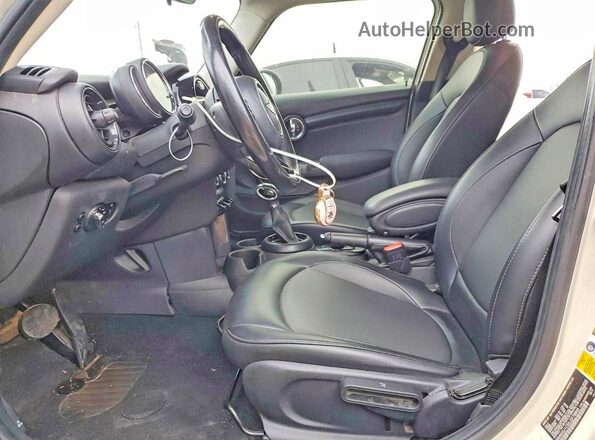 WMWXU1C55J2F79895 2018 MINI COOPER Cream Widok wnętrza z przodu