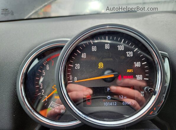 WMZYT3C30J3D99545 2018 MINI COOPER Black Вид щитка приладів