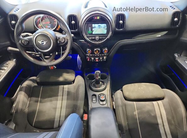 WMZYZ9C09L3L50674 2020 MINI COOPER Gray Vista del salpicadero