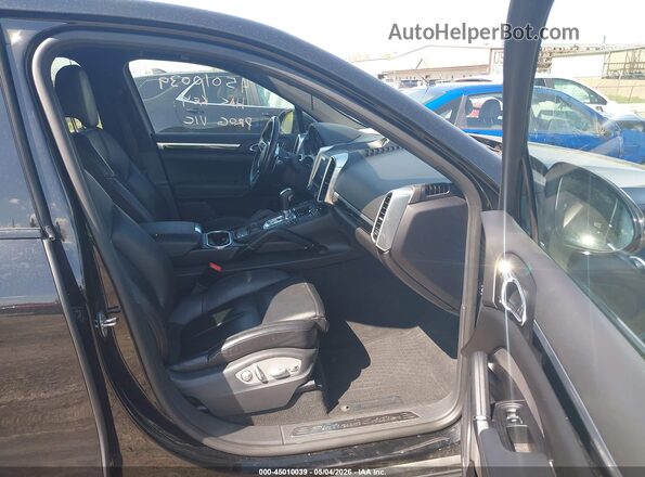 WP1AA2A20HKA81576 2017 PORSCHE CAYENNE Black Вид салону спереду
